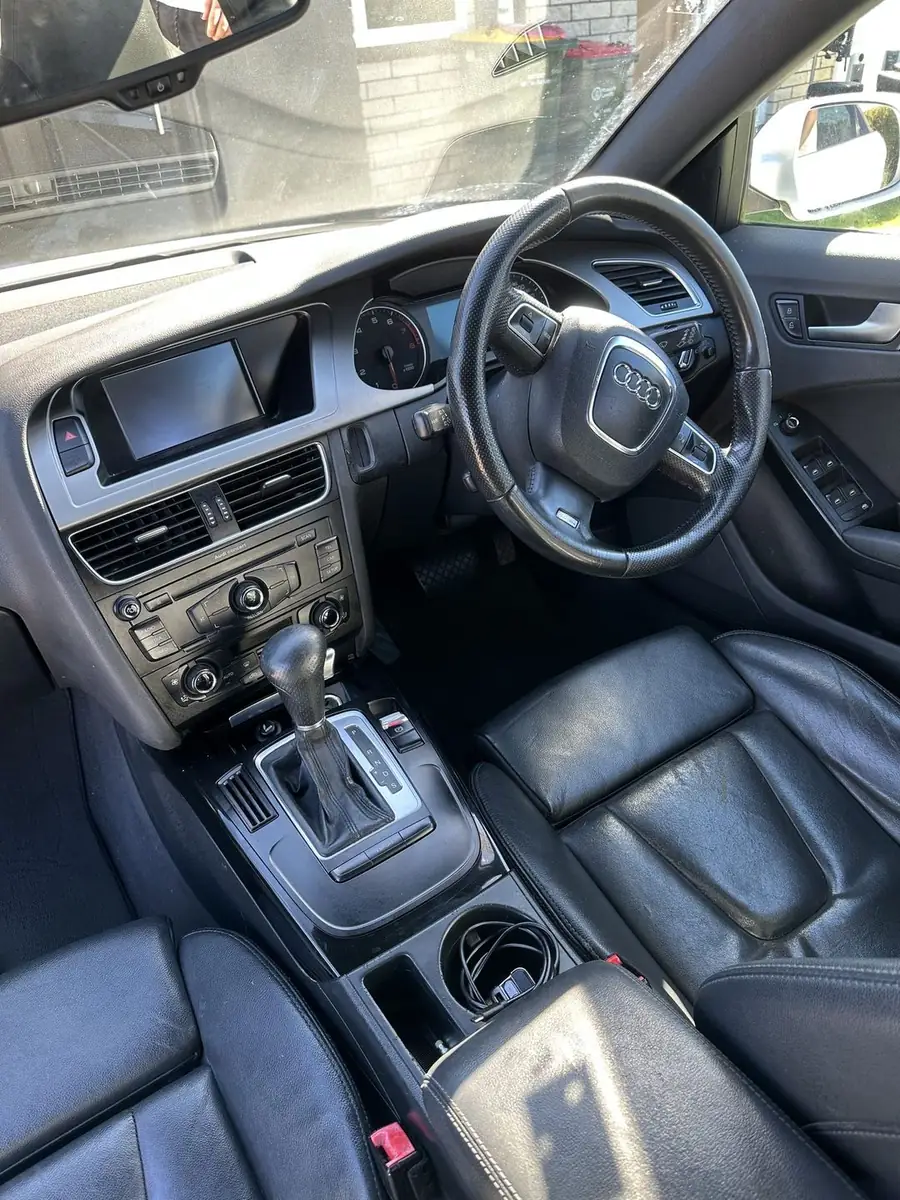 Interior dash and console detailing